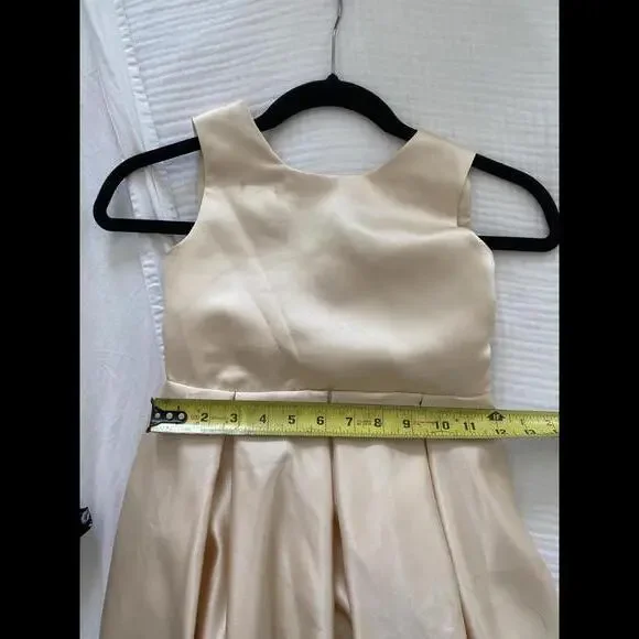 Satin flower girl dress, size 8 - Picture 3 of 6